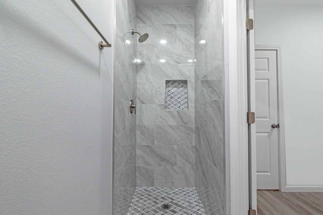 805 Avenue K - B #B - Photo 4 of 17