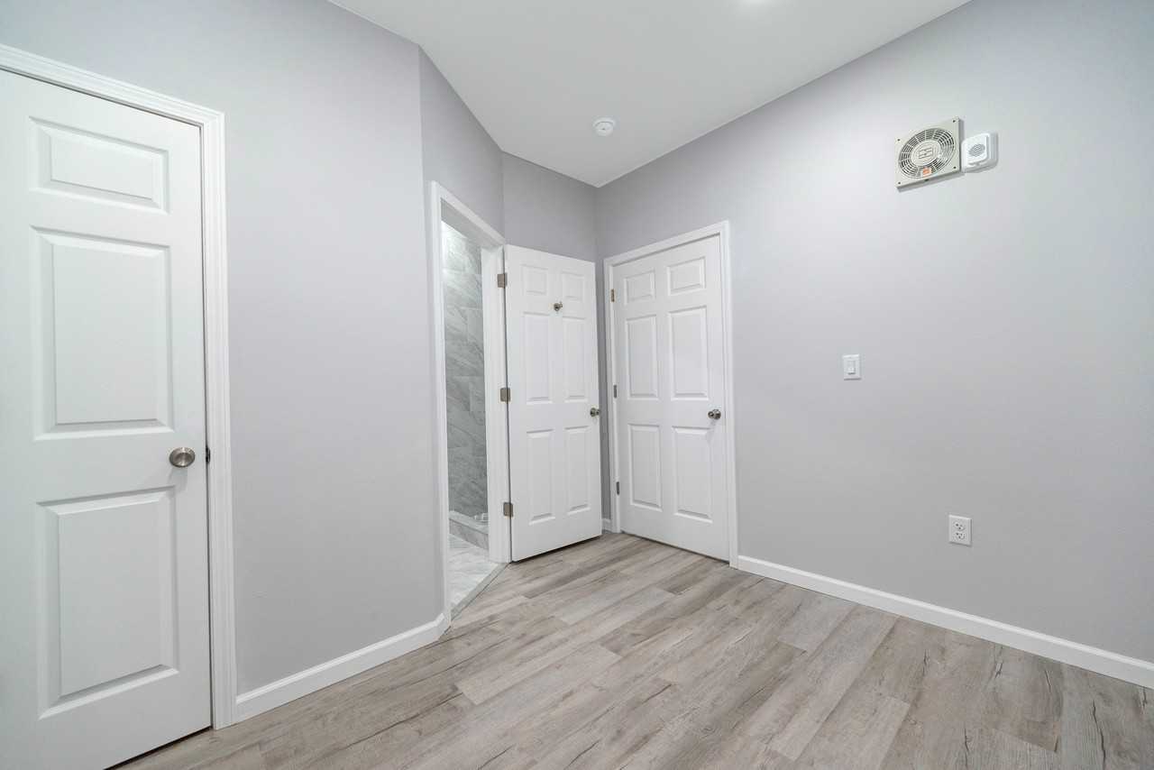 805 Avenue K - B #B - Photo 7 of 17