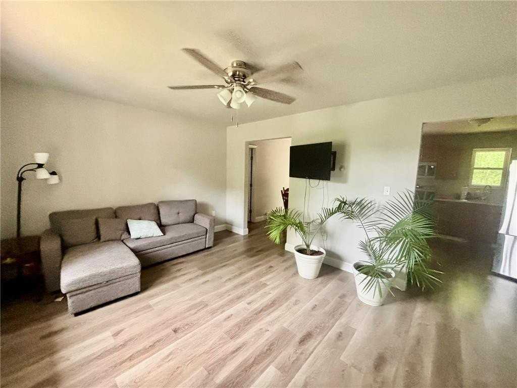 1510 Spring St - Photo 5 of 13