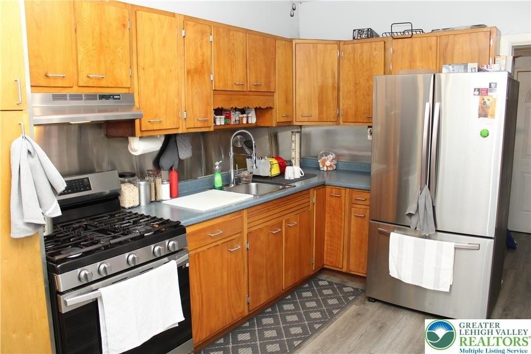 939 N 5th St - Photo 4 of 16