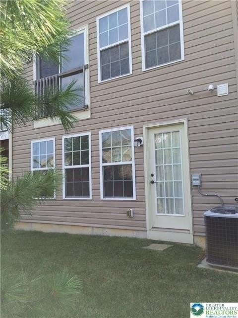 1073 Sparrow Way - Photo 2 of 15