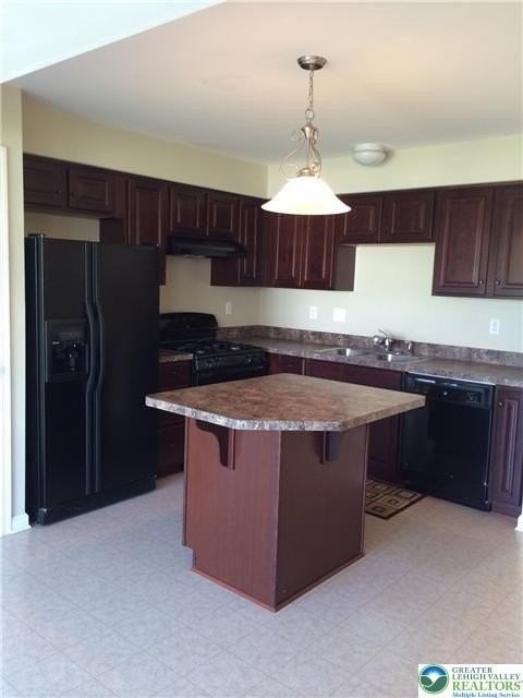 1073 Sparrow Way - Photo 4 of 15