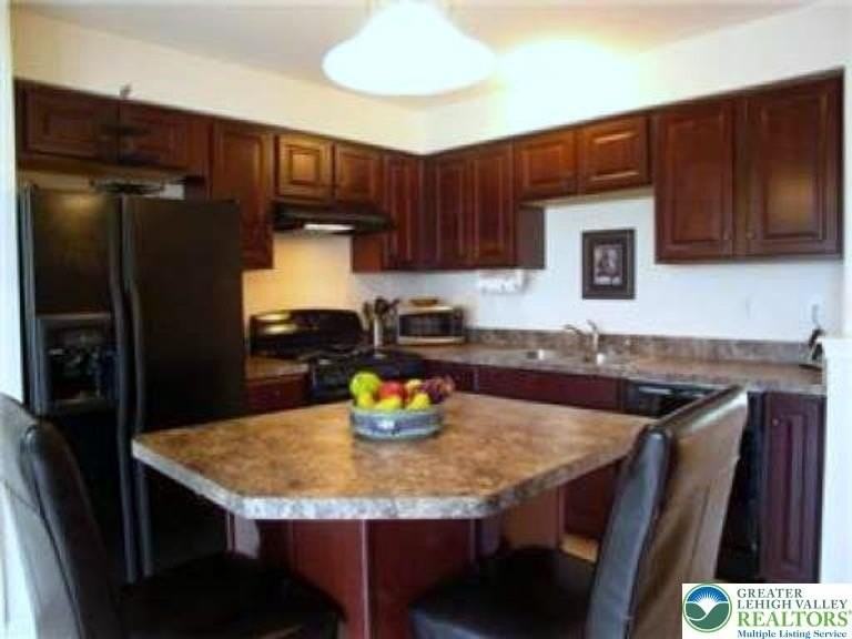 1073 Sparrow Way - Photo 5 of 15