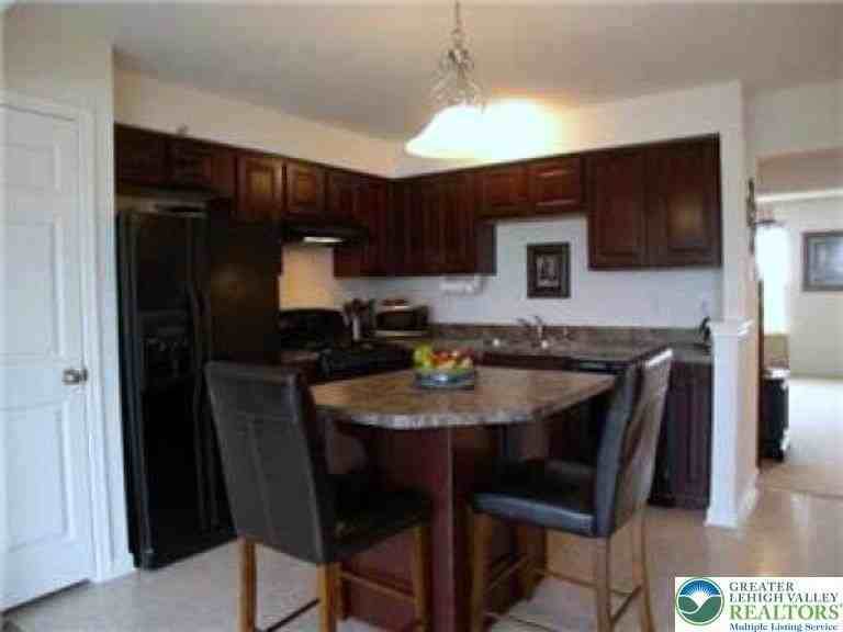 1073 Sparrow Way - Photo 6 of 15