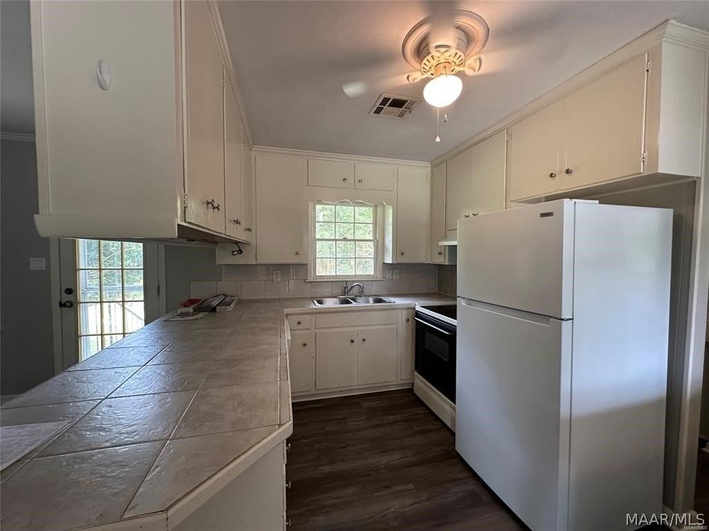 811 Shadow Ln - Photo 2 of 4