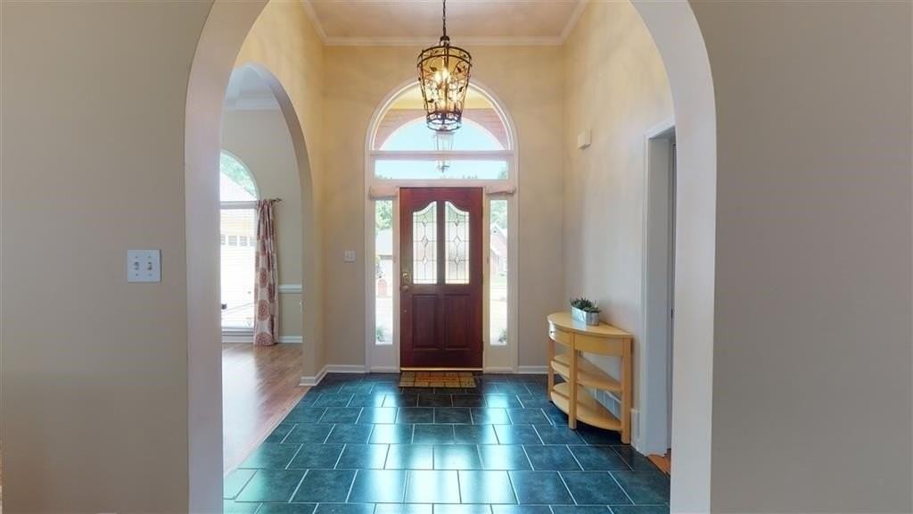 605 Alexandria Dr - Photo 2 of 14