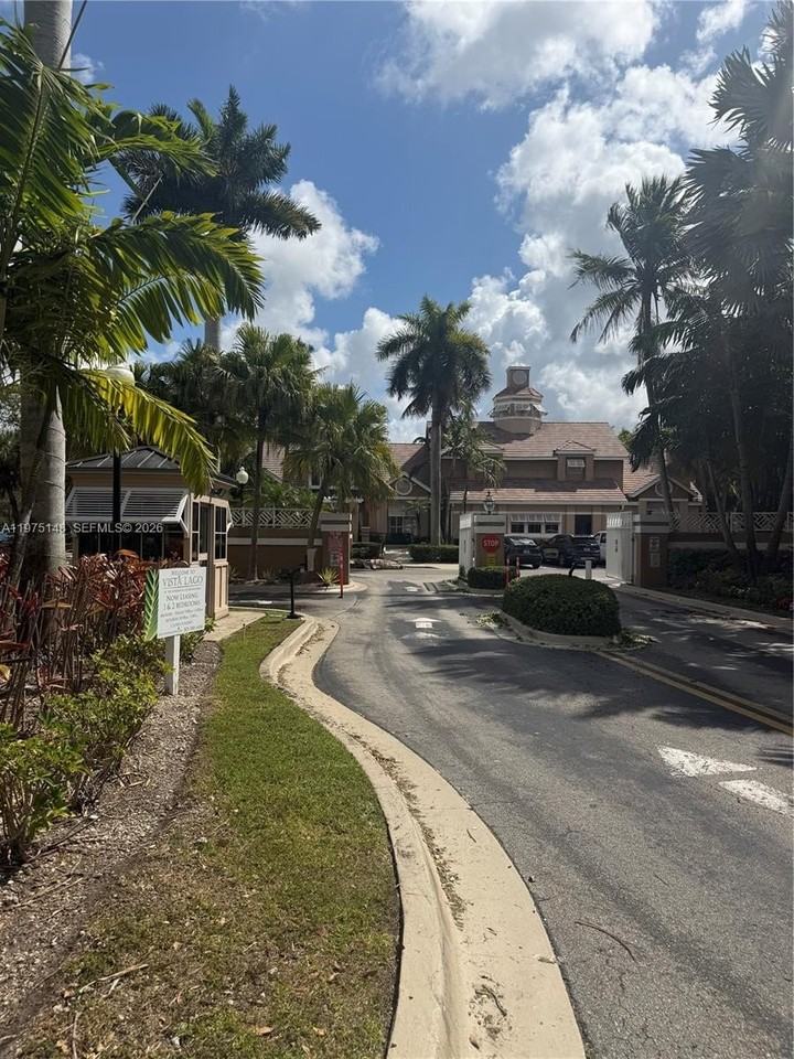 15680 Sw 106th Ln #803 - Photo 3 of 33