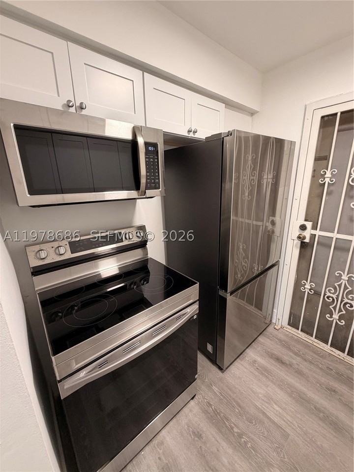 12195 W Dixie Hwy #6E - Photo 3 of 16