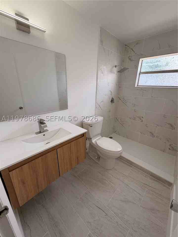 12195 W Dixie Hwy #6E - Photo 4 of 16