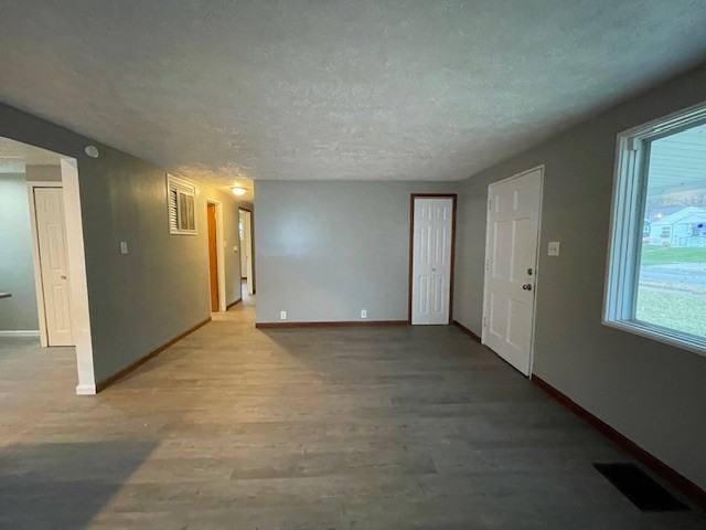 924 E Chippewa Ave #1 - Photo 3 of 22