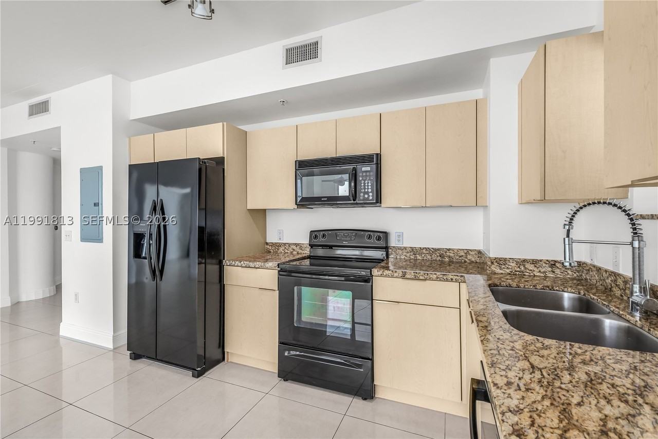 3180 Sw 22nd St #601 - Photo 4 of 6