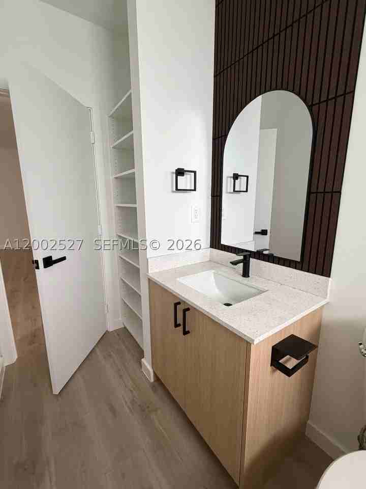 831 Se 9th Ave - Photo 7 of 15