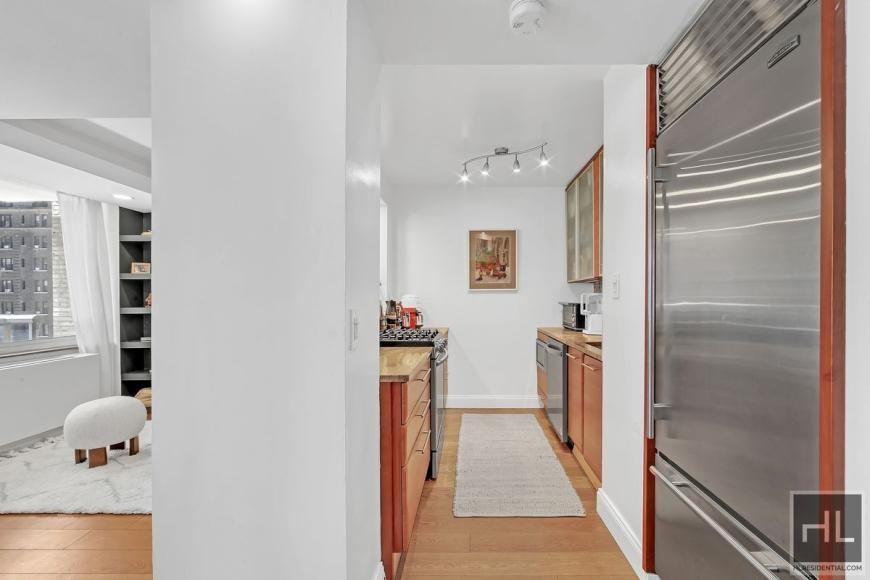250 W 90th St - Photo 5 of 9