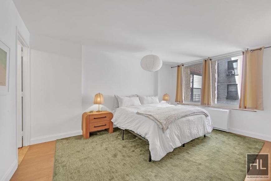 250 W 90th St - Photo 6 of 9