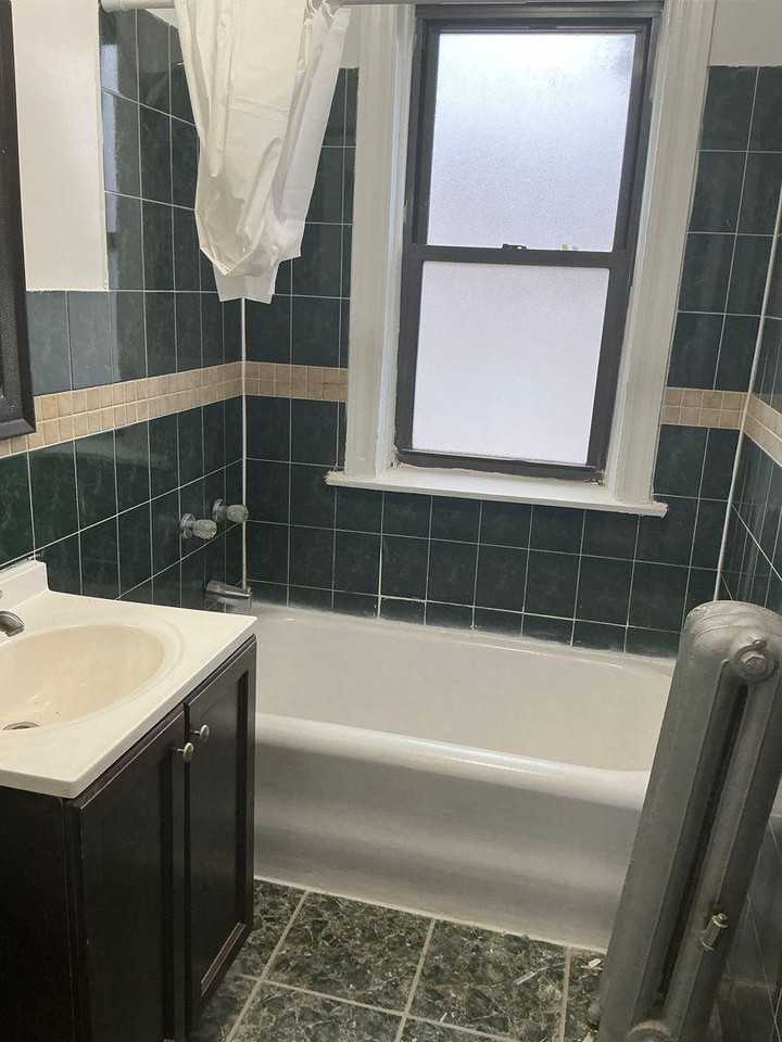 7658 S Ingleside Ave - Photo 5 of 10