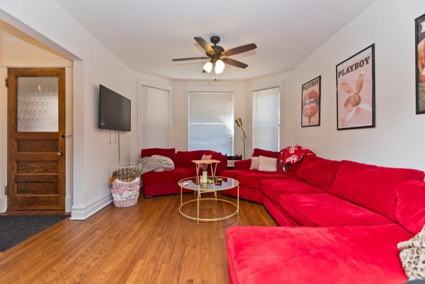 1326 W Roscoe St - Photo 2 of 10