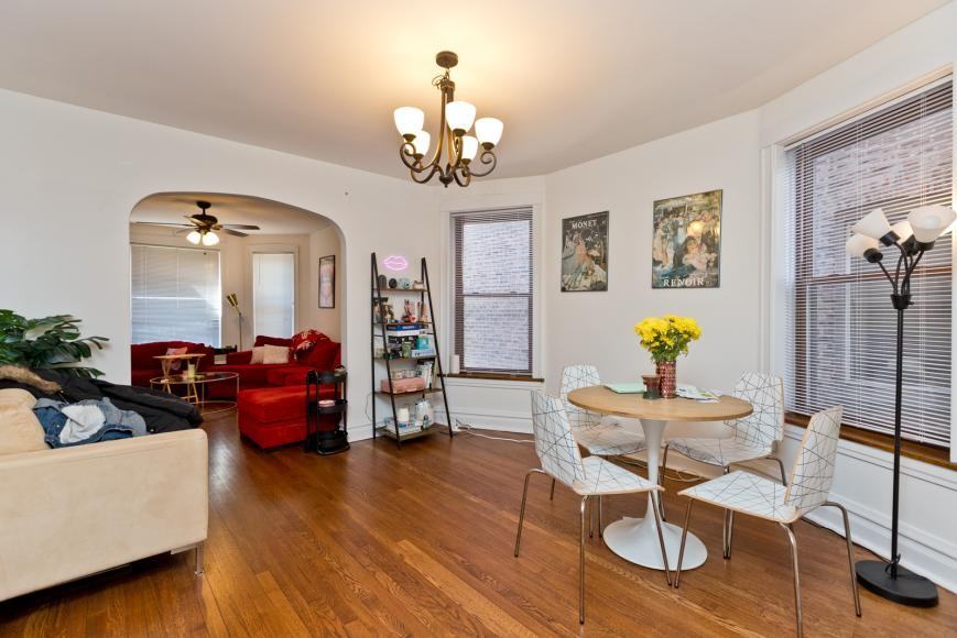 1326 W Roscoe St - Photo 3 of 10