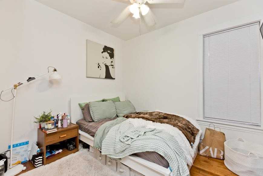 1326 W Roscoe St - Photo 6 of 10