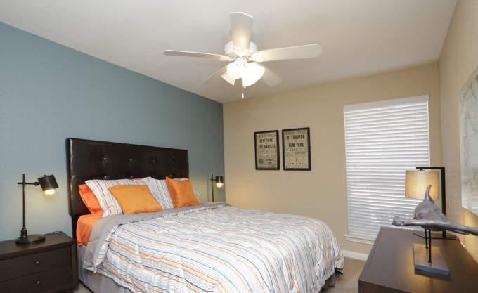 695 Pineloch Dr - Photo 3 of 10