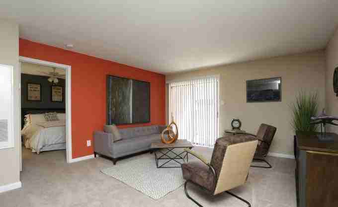 695 Pineloch Dr - Photo 4 of 10