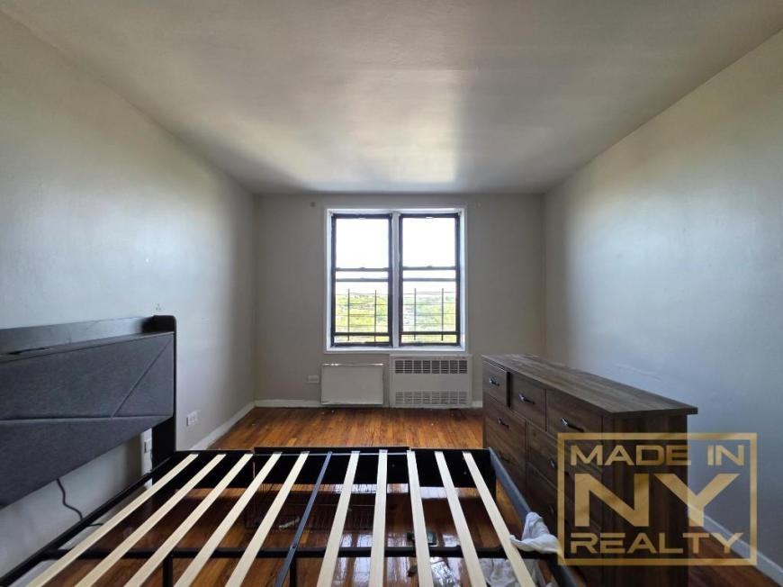 1625 Rockaway Pkwy - Photo 6 of 7