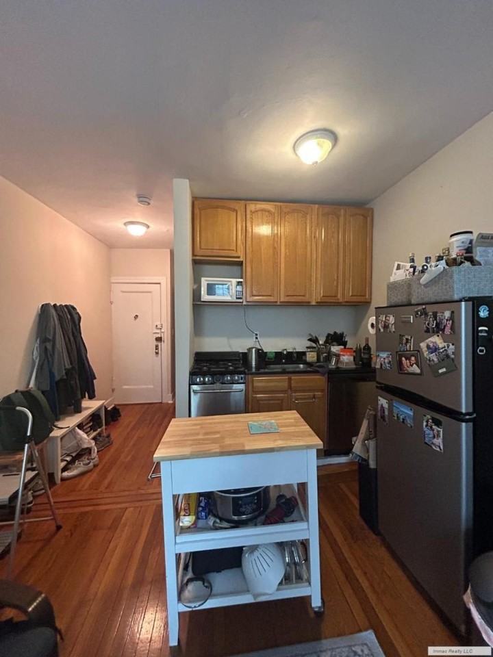 59 W 8th St - Photo 3 of 10