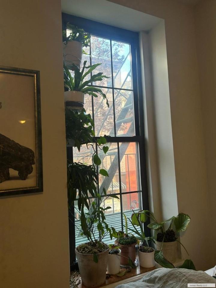 59 W 8th St - Photo 5 of 10