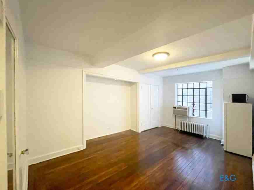 5 Tudor City Pl - Photo 3 of 10