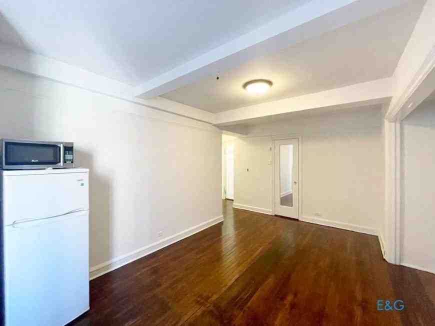 5 Tudor City Pl - Photo 5 of 10