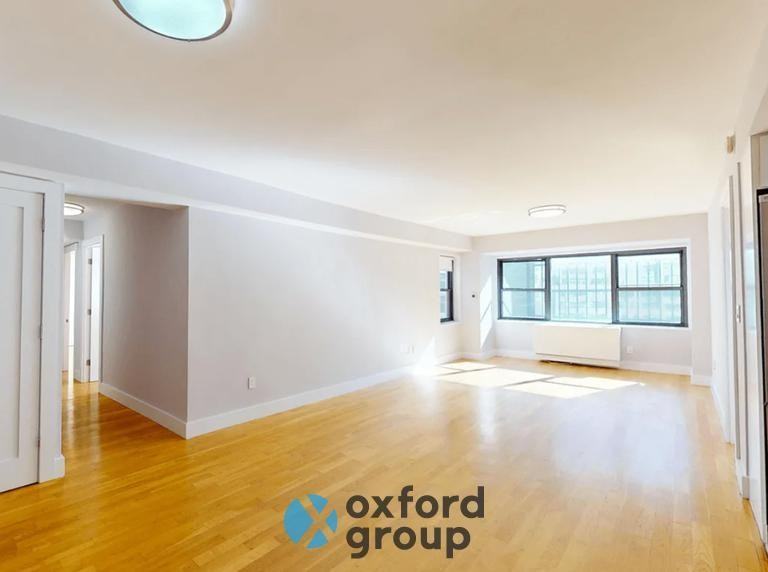 345 W 54th St - Photo 2 of 8
