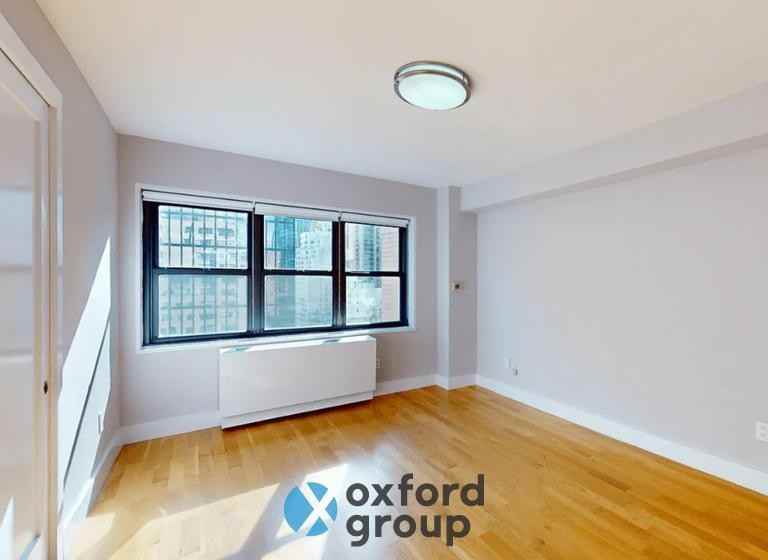 345 W 54th St - Photo 6 of 8