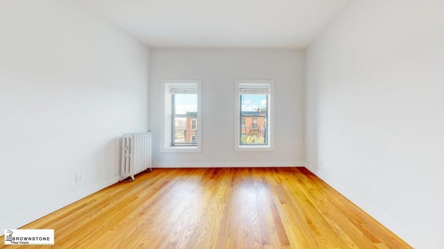 661 Henry St - Photo 4 of 5
