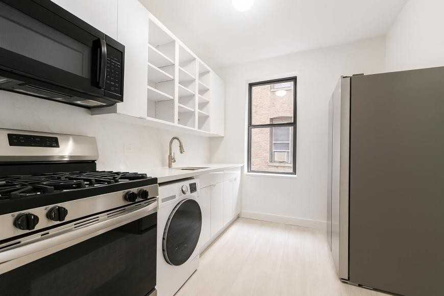 3415 Broadway - Photo 3 of 7