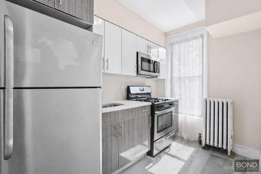 461 4th Ave - Photo 4 of 5