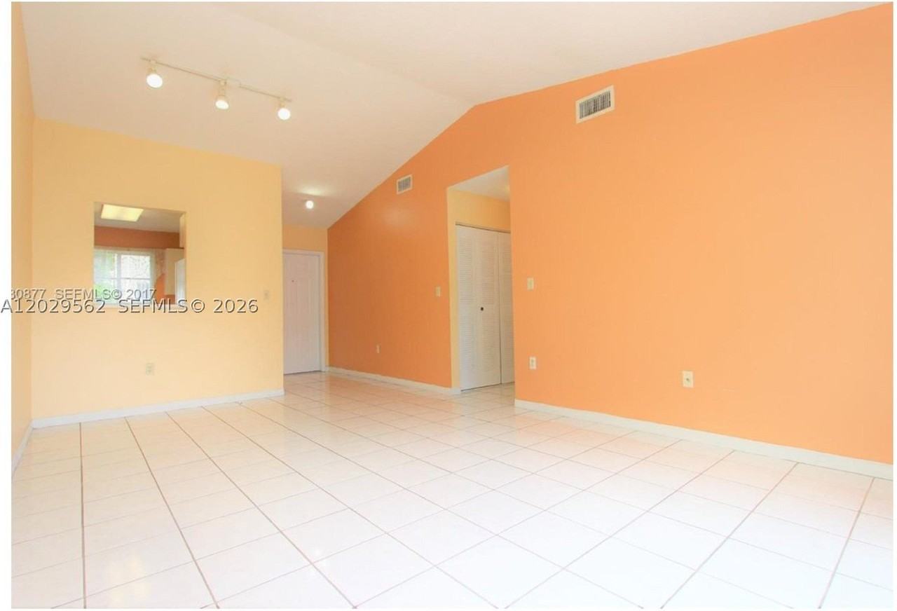 200 Nw 114th Ave #22-101 - Photo 2 of 6