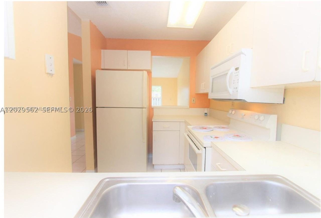 200 Nw 114th Ave #22-101 - Photo 3 of 6