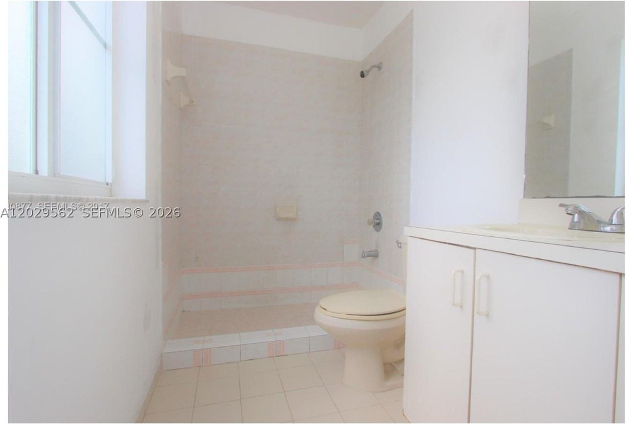 200 Nw 114th Ave #22-101 - Photo 5 of 6