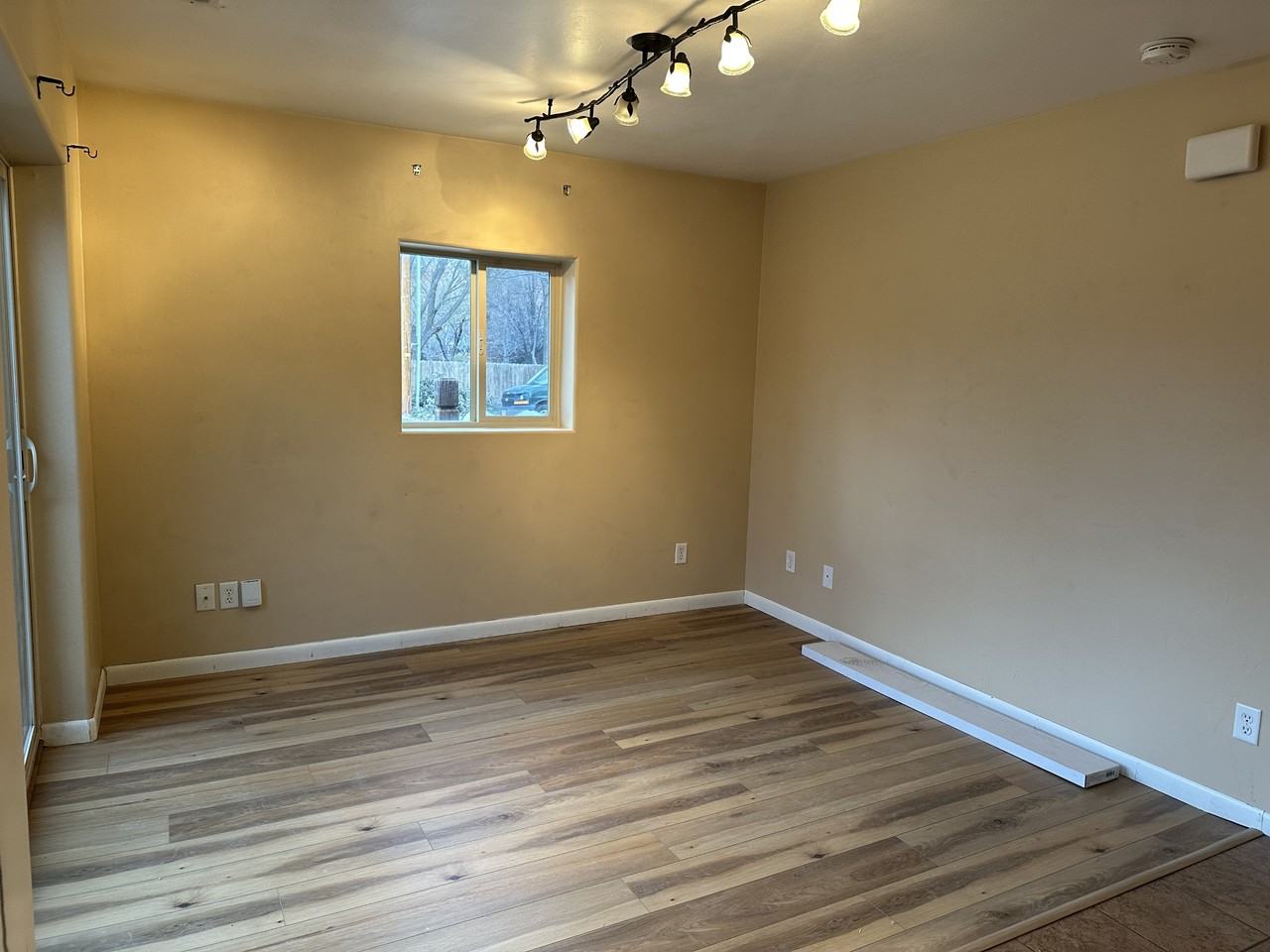 208 East 200 South - 2Suit 1-6 #2 - Photo 2 of 11