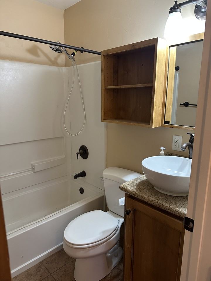 208 East 200 South - 2Suit 1-6 #2 - Photo 5 of 11