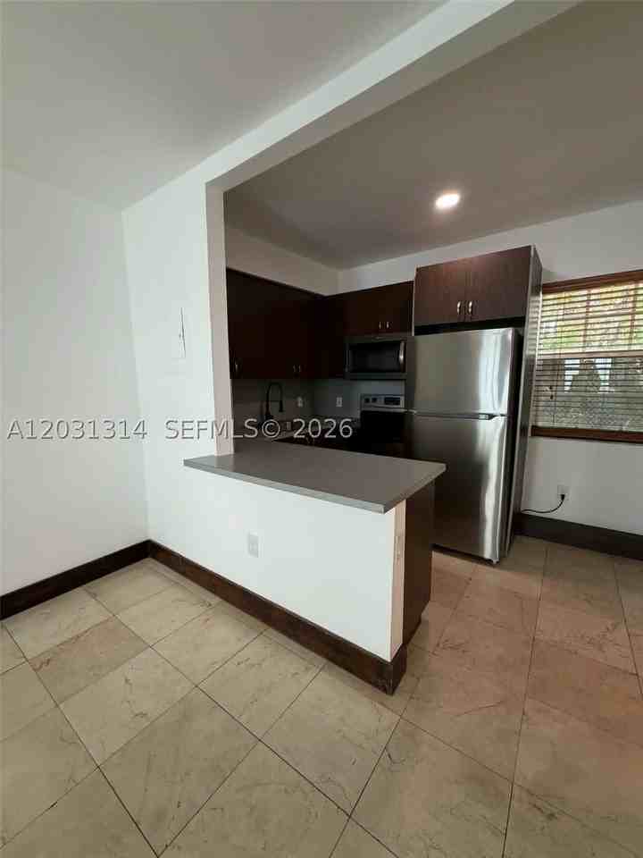 551 Ne 62nd St #6 - Photo 3 of 10