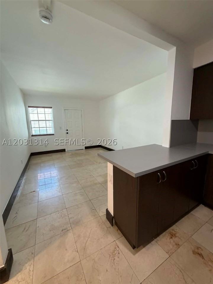 551 Ne 62nd St #6 - Photo 6 of 10