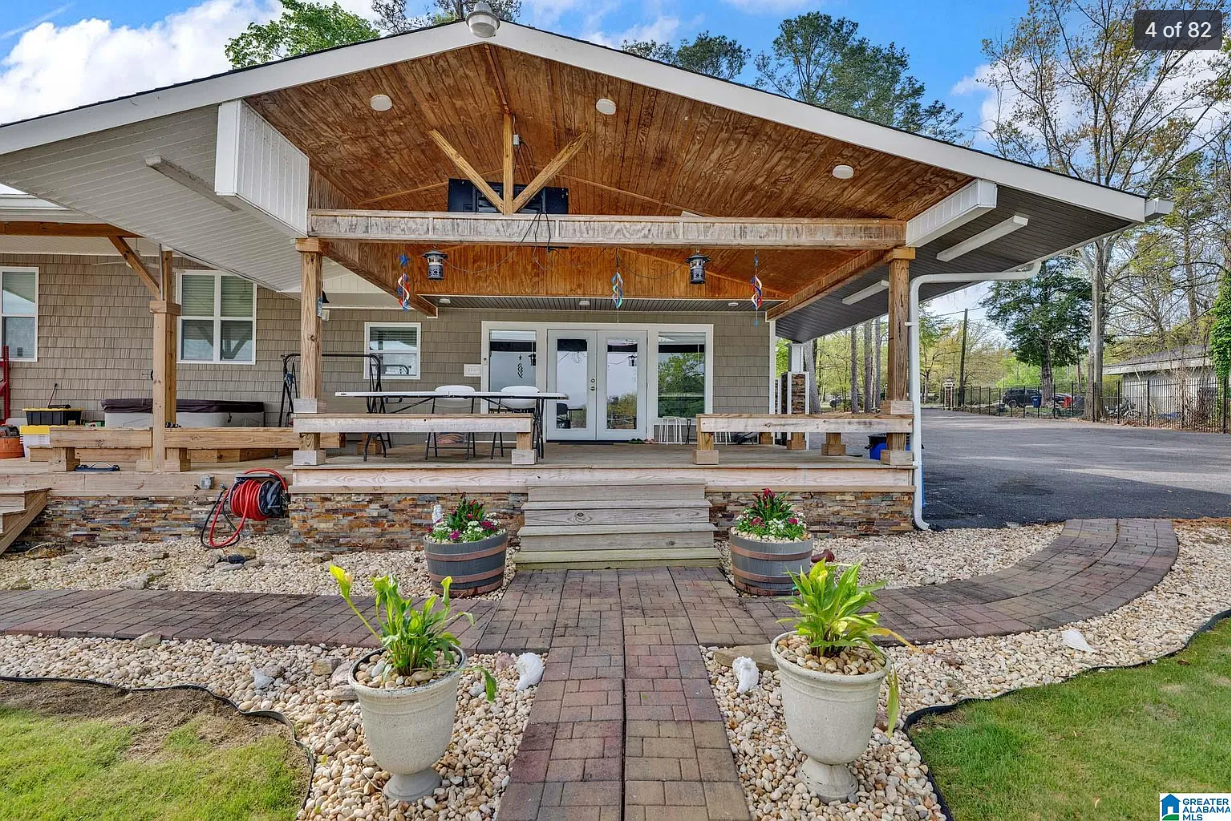146 Shore Dr #1 - Photo 4 of 15
