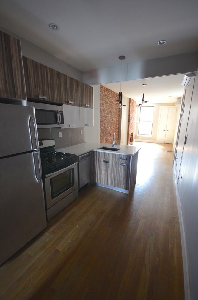 540 Bainbridge Street #2L - Photo 2 of 18