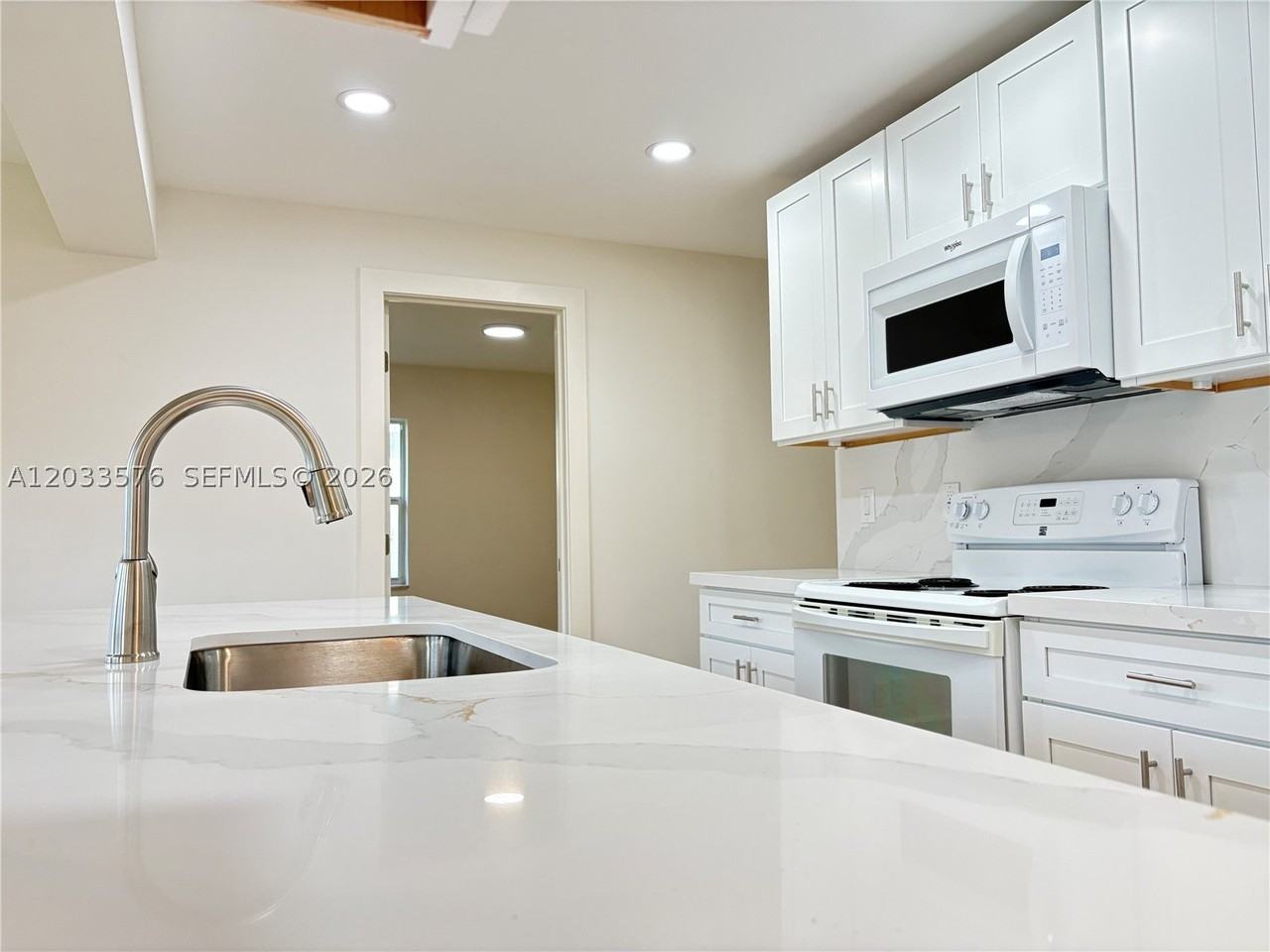 1221 Nw 44th St - Photo 4 of 38