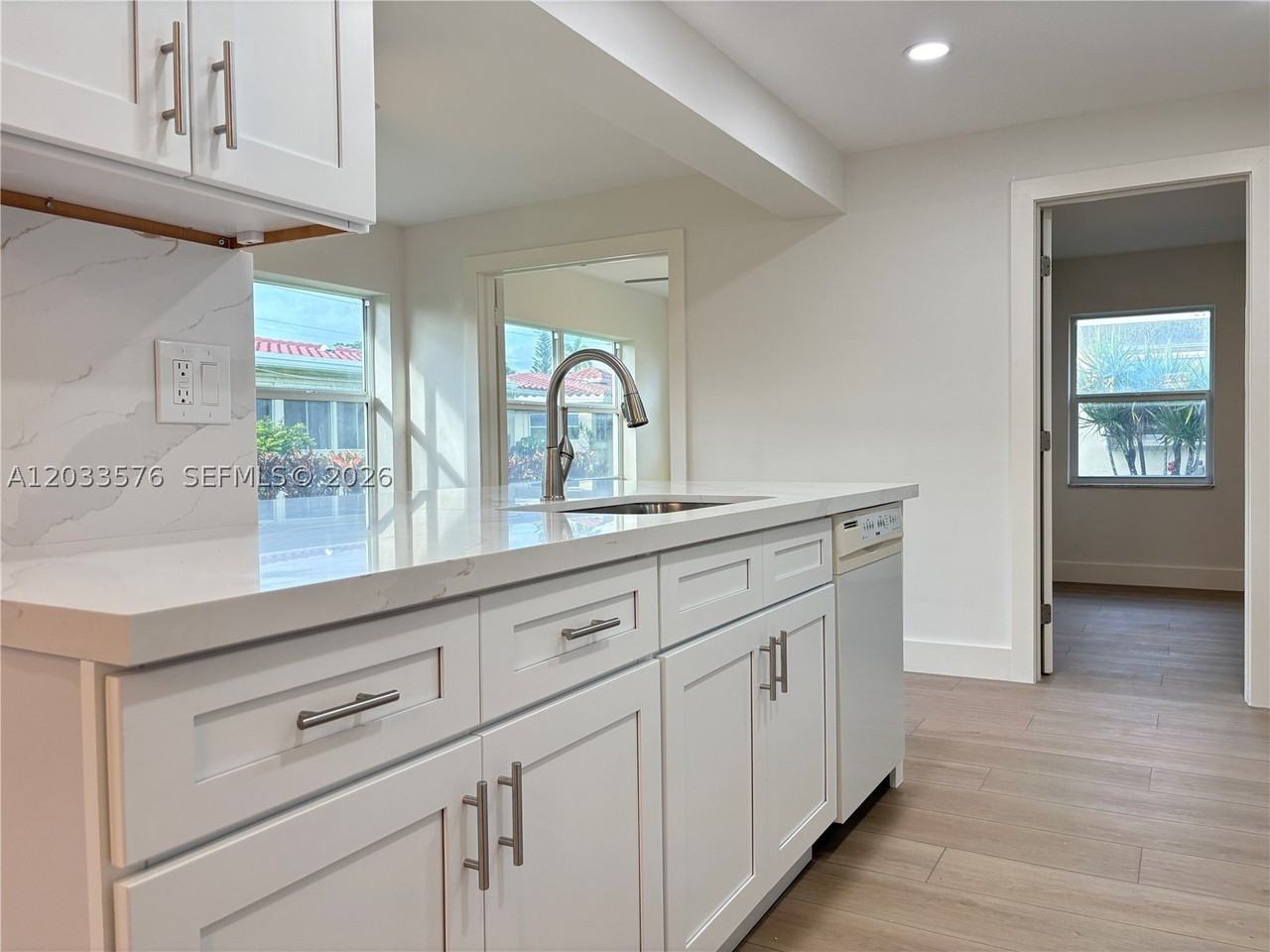 1221 Nw 44th St - Photo 5 of 38