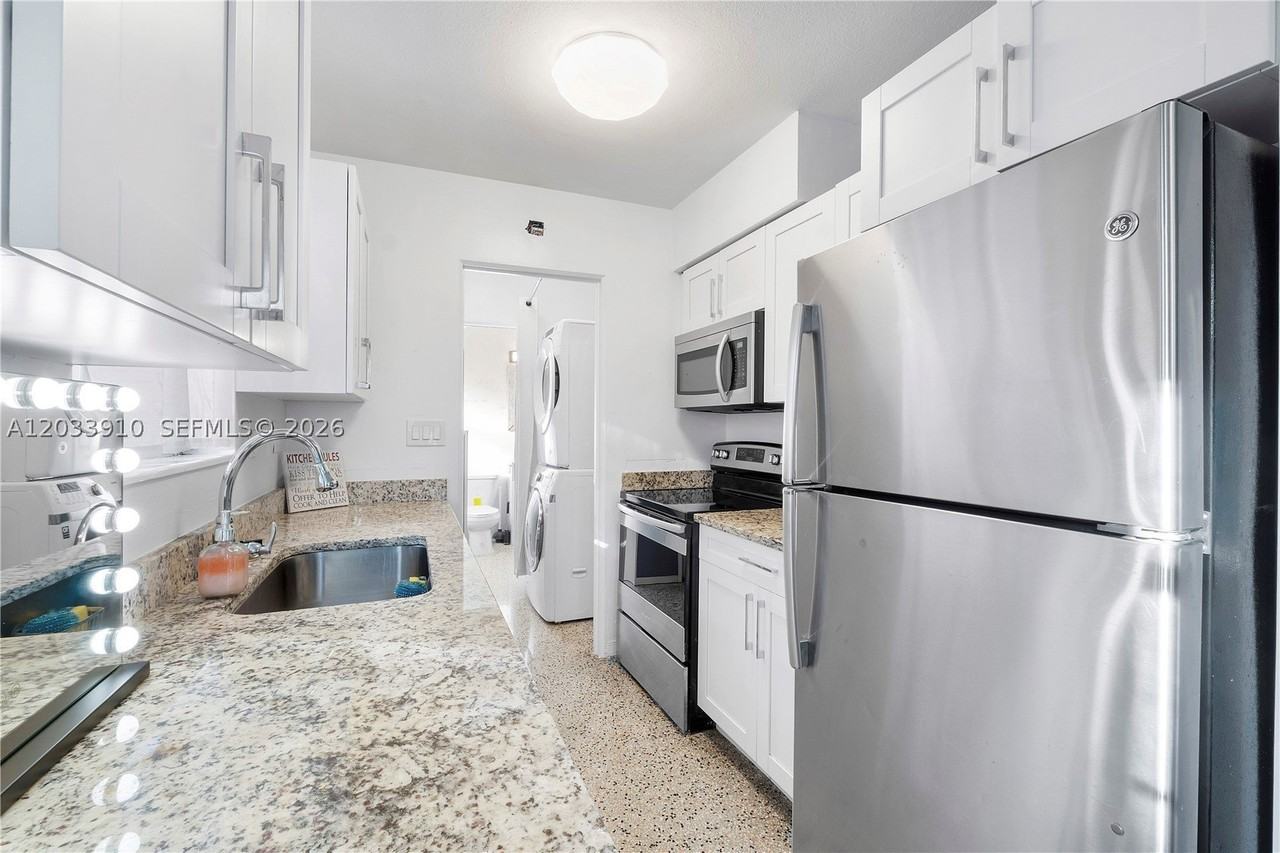 1821 Sw 11th Ct #REAR - Photo 5 of 13
