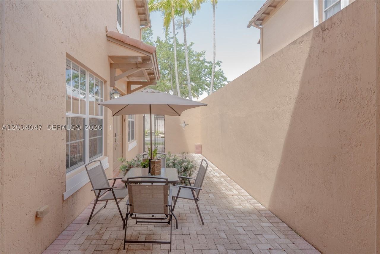 623 Sw 146th Ter - Photo 3 of 29