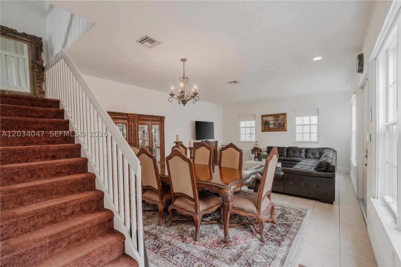 623 Sw 146th Ter - Photo 4 of 29