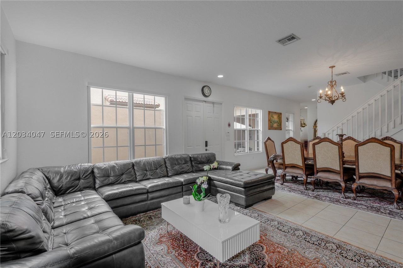 623 Sw 146th Ter - Photo 5 of 29