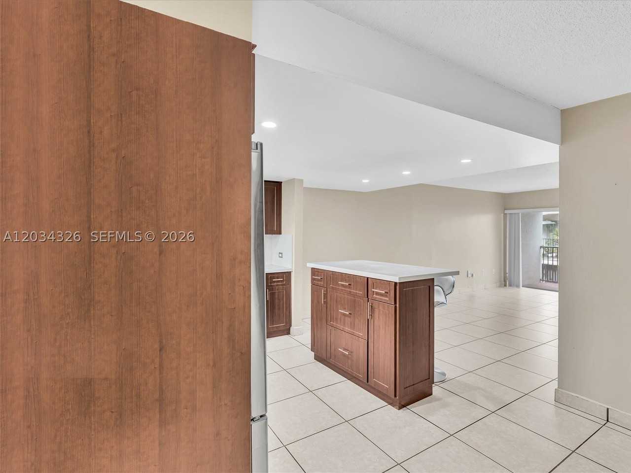 210 Nw 87th Ave #L206 - Photo 5 of 50